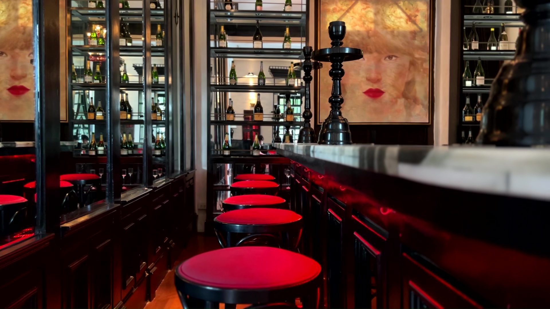 Salon Rouge - Image 3